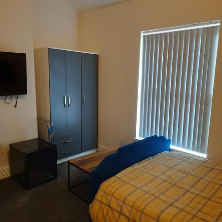 Lovely Bedroom With Shared Kitchen & Bathroom Free Parking Walsall Eksteriør bilde
