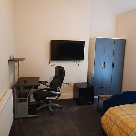 Lovely Bedroom With Shared Kitchen & Bathroom Free Parking Walsall Eksteriør bilde