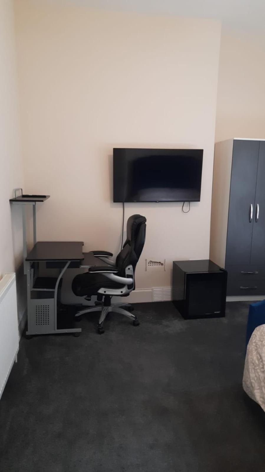 Lovely Bedroom With Shared Kitchen & Bathroom Free Parking Walsall Eksteriør bilde