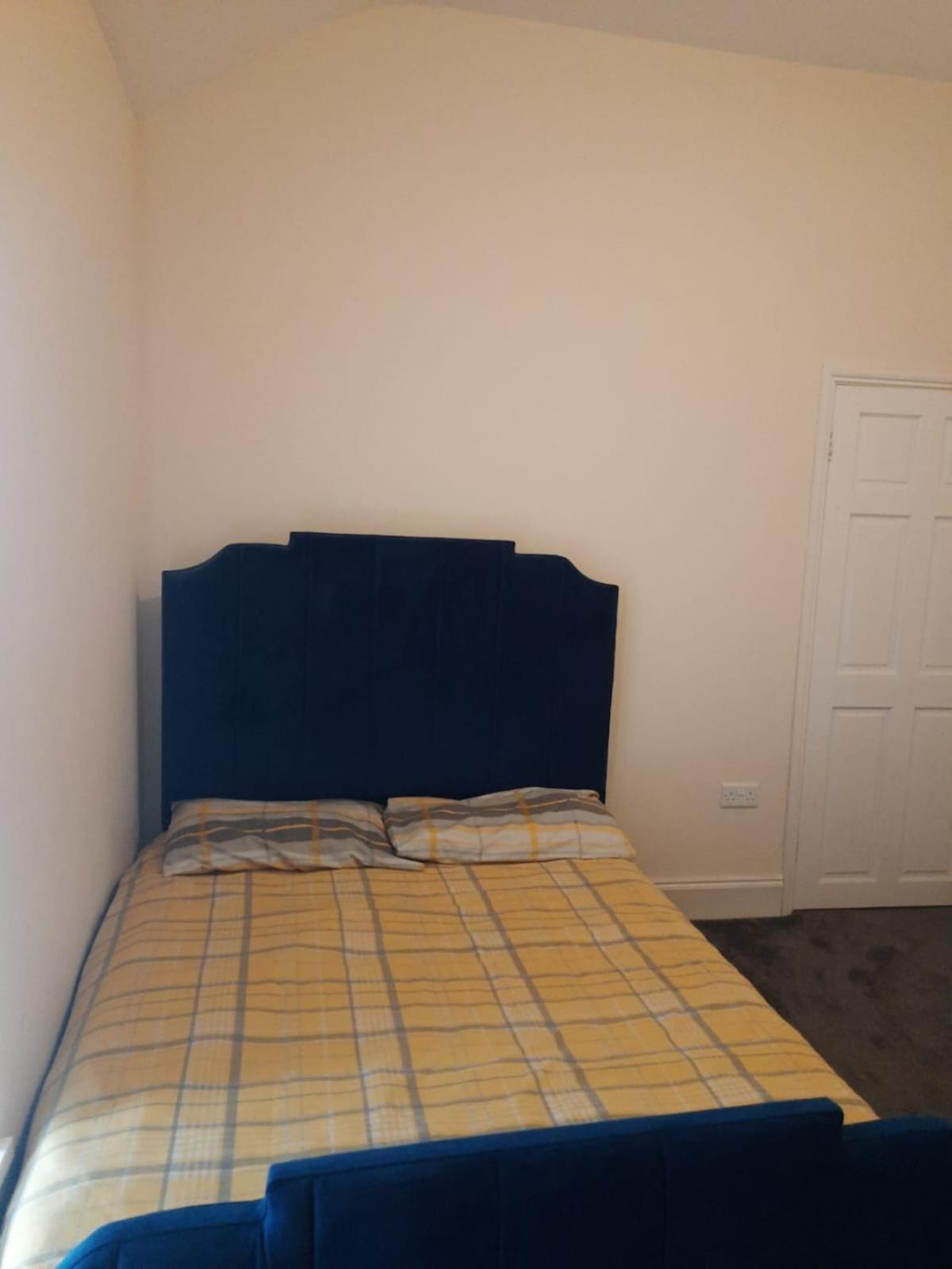 Lovely Bedroom With Shared Kitchen & Bathroom Free Parking Walsall Eksteriør bilde
